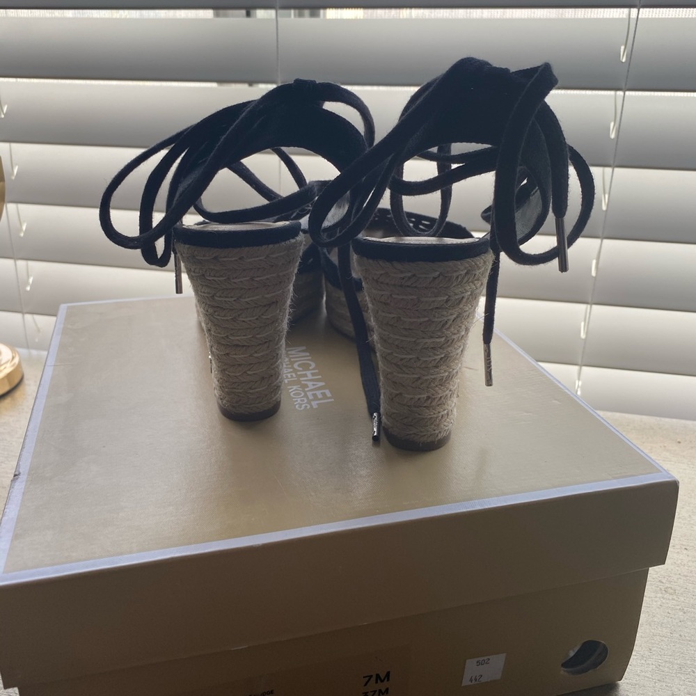 Michael Kors DARCI Wedged Sandal - Picture 3 of 7